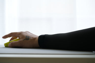 Person using B4M V2 on mousepad with yellow mouse